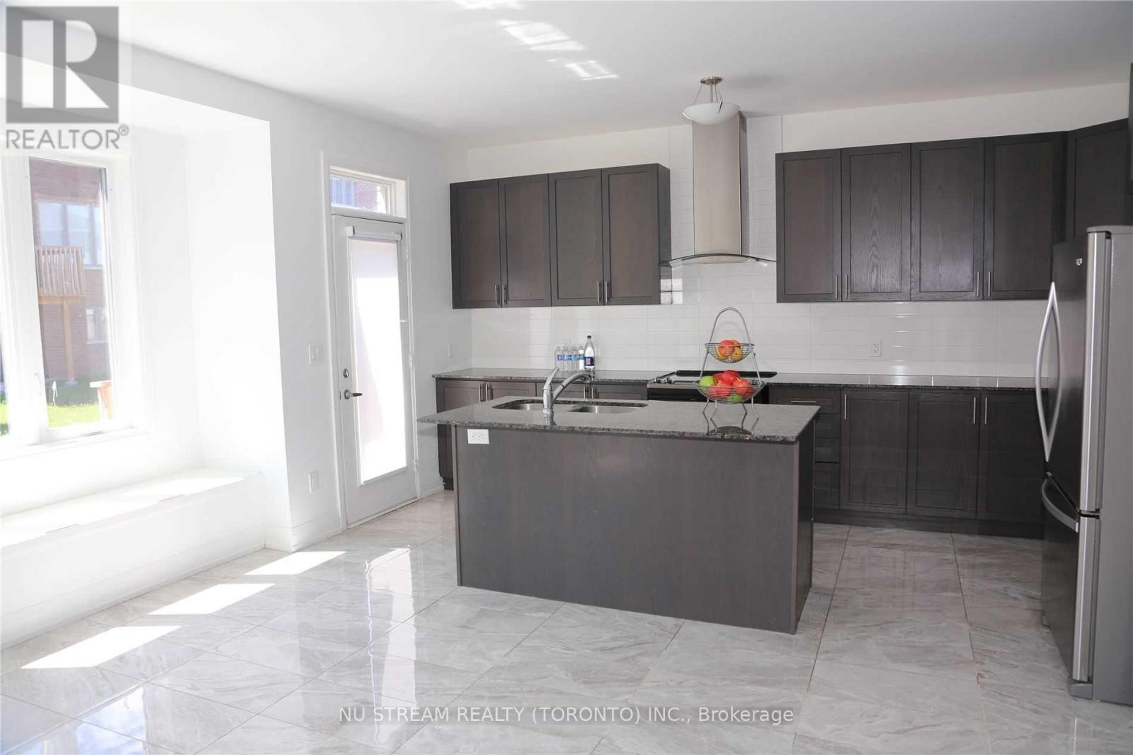 5 Red Rose Lane, East Gwillimbury, Ontario  L9N 0V1 - Photo 4 - N13171424