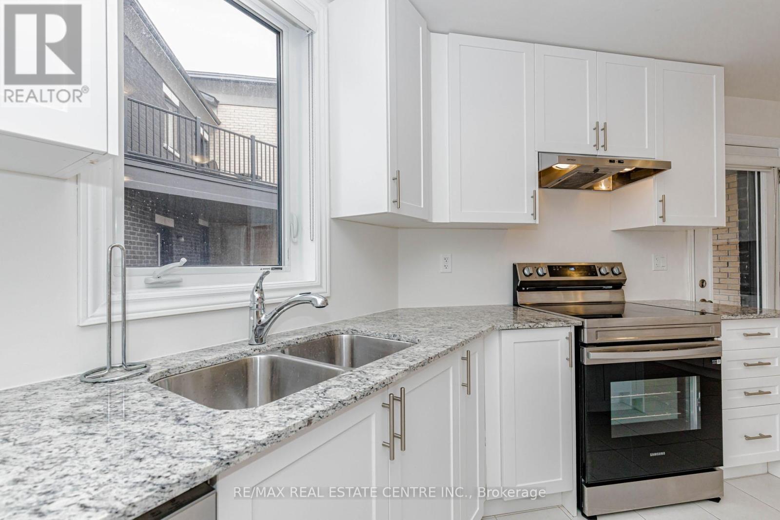 3 Marvin Avenue, Oakville, Ontario  L6H 0Z6 - Photo 12 - W13171564