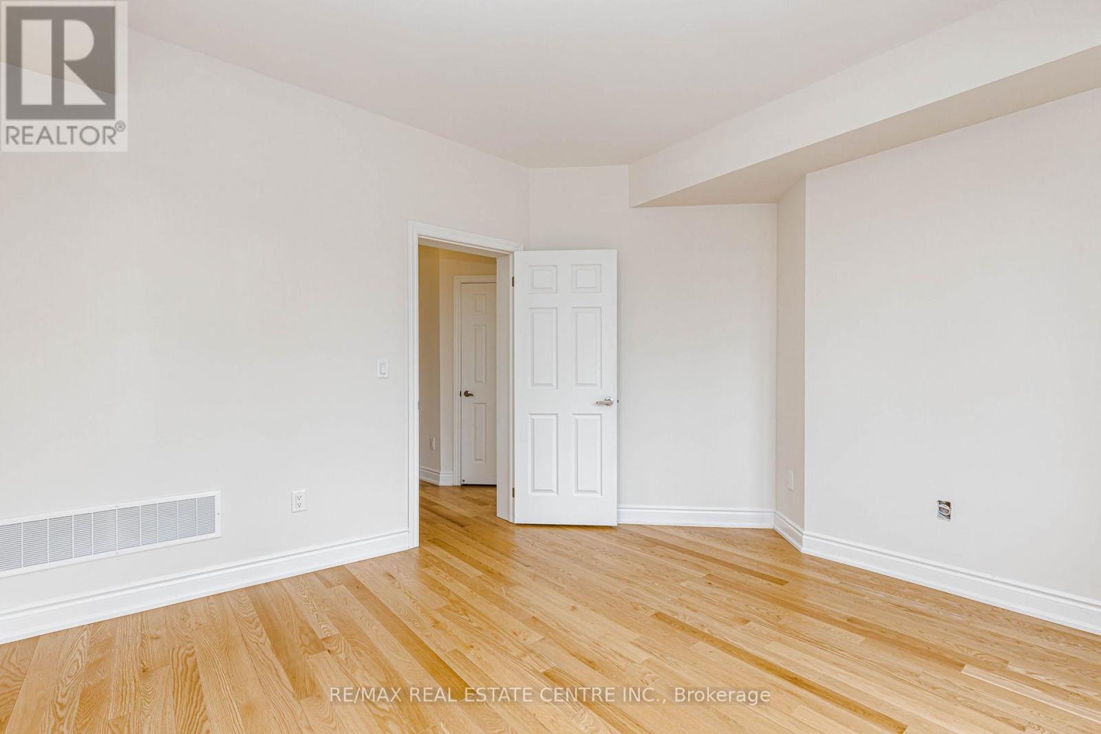 3 Marvin Avenue, Oakville, Ontario  L6H 0Z6 - Photo 18 - W13171564
