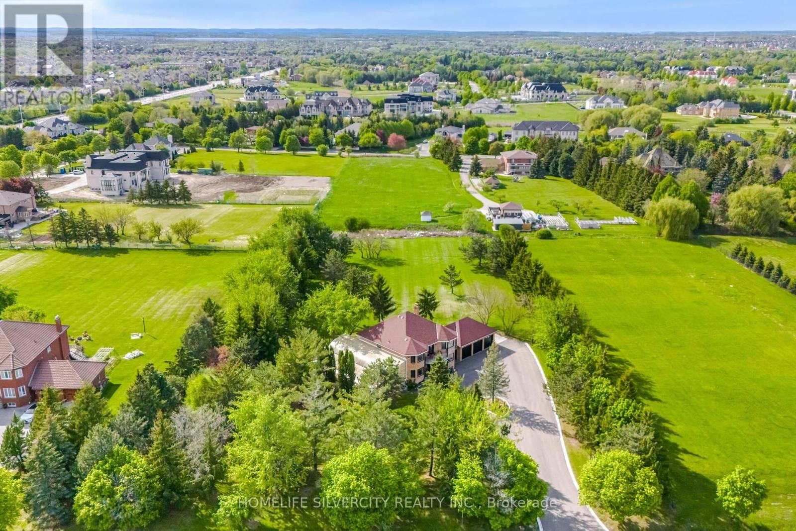 15 Estateview Circle, Brampton, Ontario  L6P 0R3 - Photo 2 - W13171570