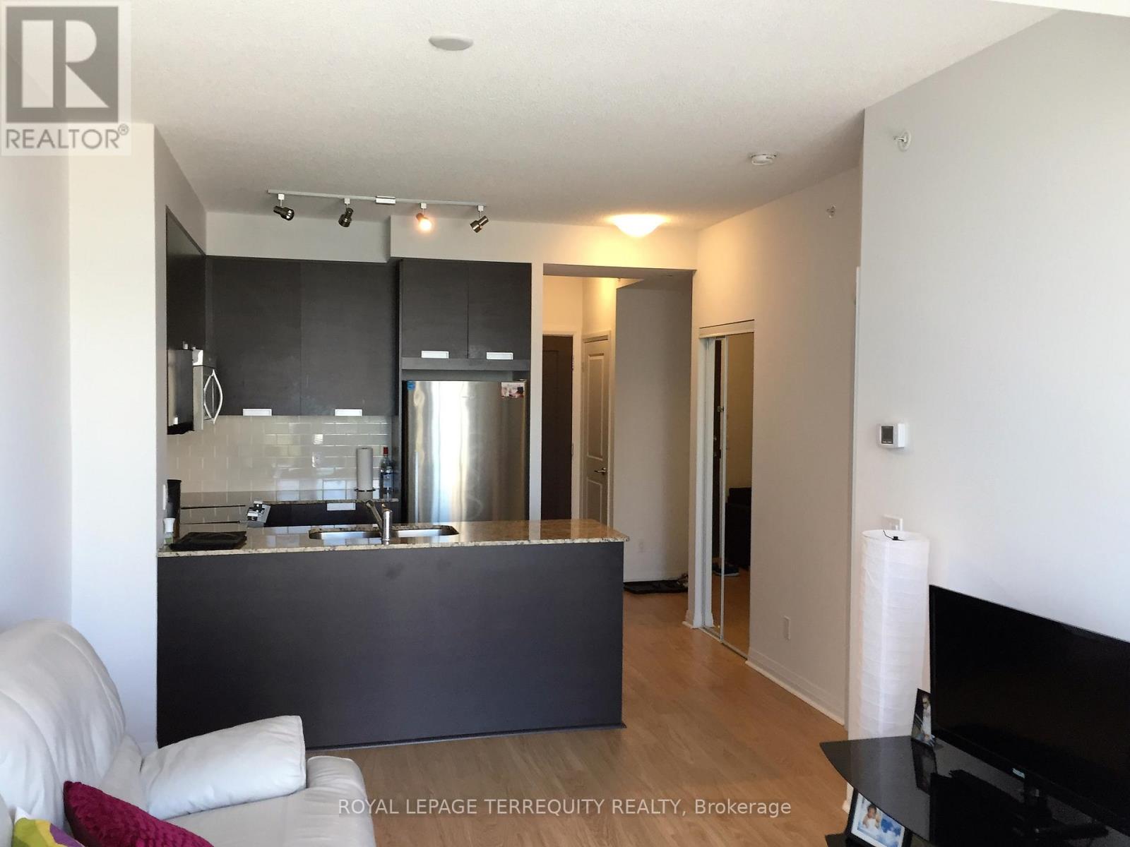 703 - 75 Eglinton Avenue W, Mississauga, Ontario  L5R 0E5 - Photo 4 - W13171584