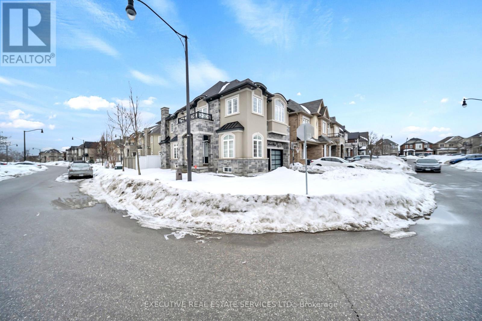 13 Masken Circle, Brampton, Ontario  L7A 4J2 - Photo 2 - W13171688