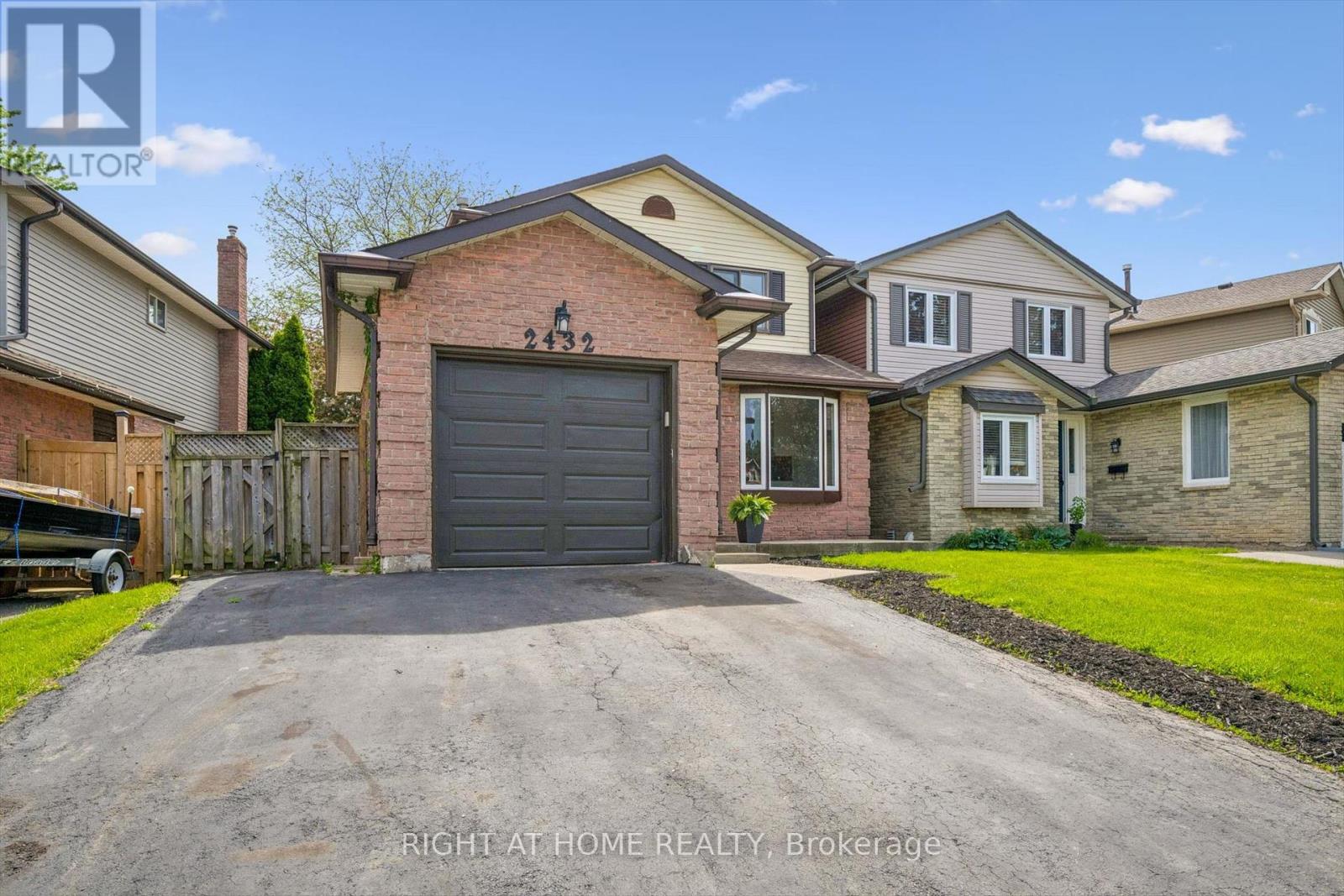2432 Malcolm Crescent, Burlington, Ontario  L7P 3Y4 - Photo 3 - W13171704