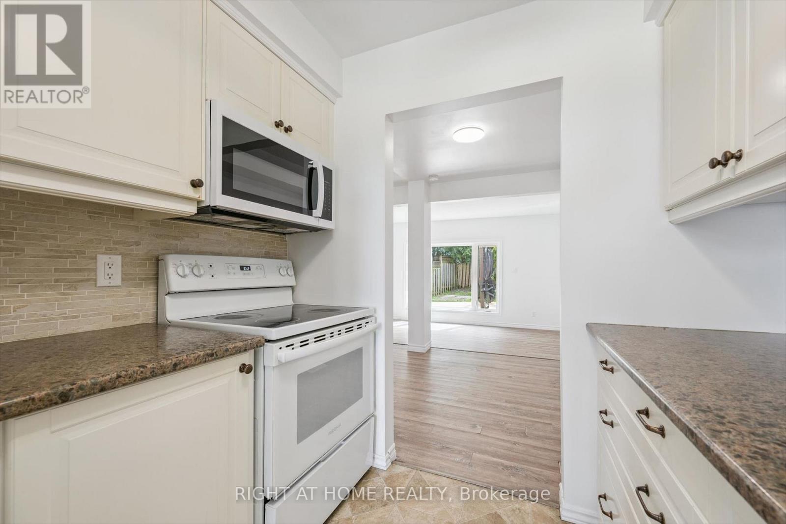 2432 Malcolm Crescent, Burlington, Ontario  L7P 3Y4 - Photo 8 - W13171704