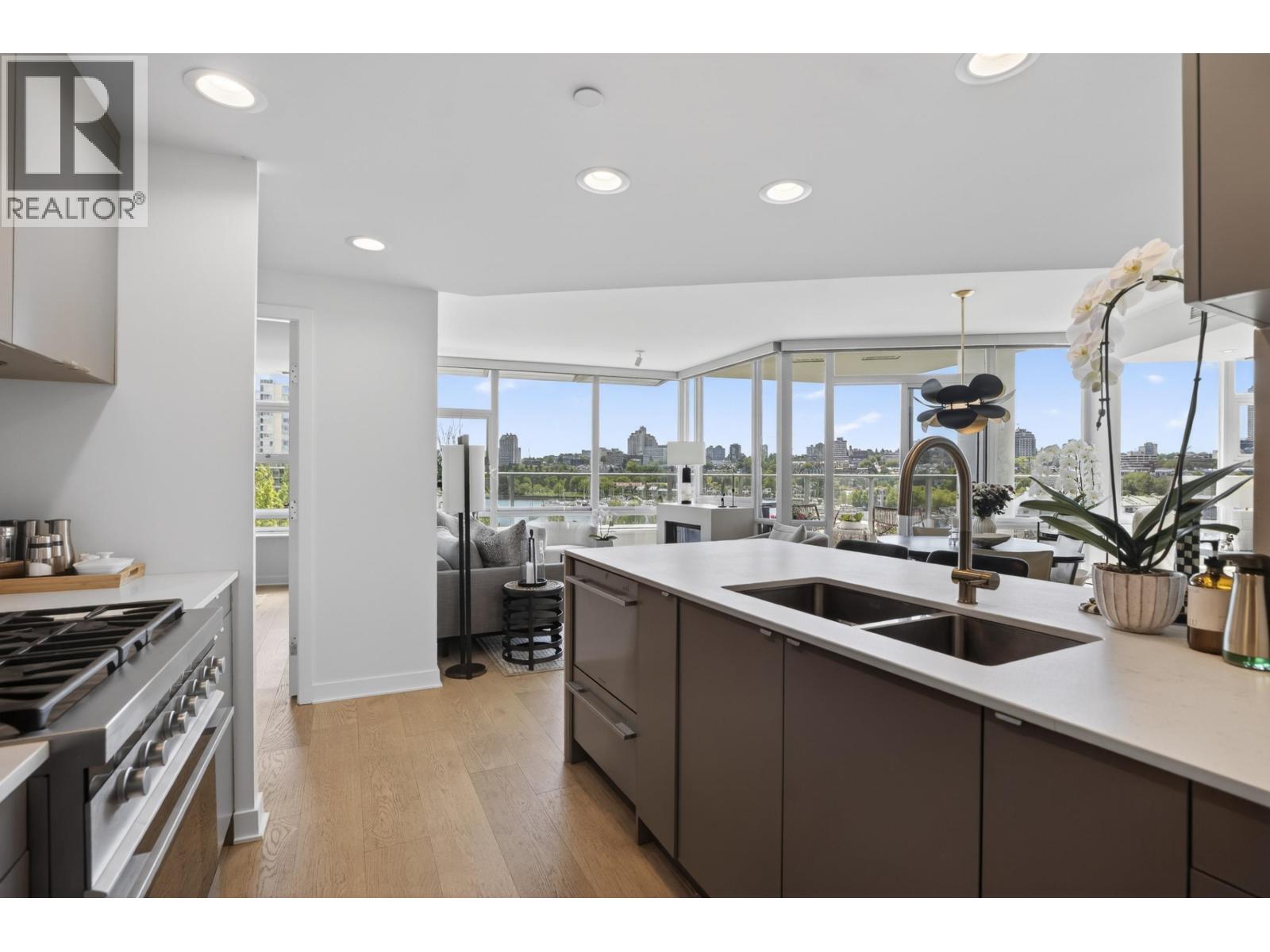 801 633 Kinghorne Mews, Vancouver, British Columbia  V6Z 3H3 - Photo 16 - R3127330