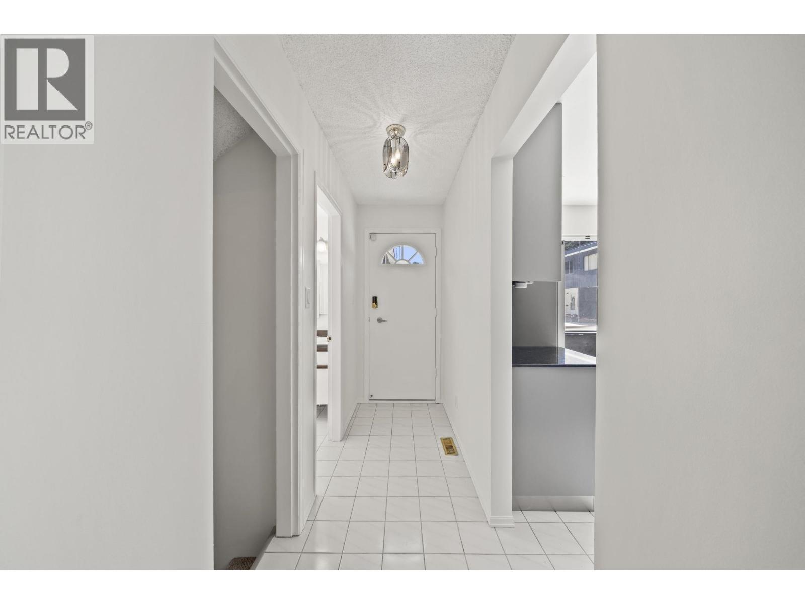 7326 Capistrano Drive, Burnaby, British Columbia  V5A 1P8 - Photo 3 - R3127575