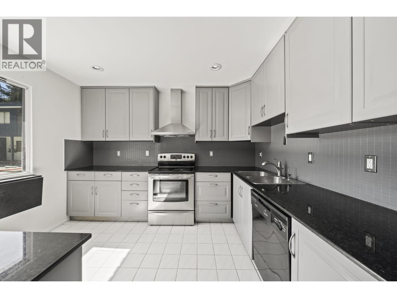 7326 Capistrano Drive, Burnaby, British Columbia  V5A 1P8 - Photo 5 - R3127575