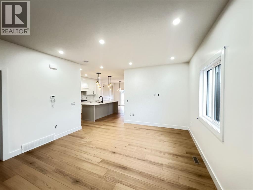 709 Mandalay Avenue, Carstairs, Alberta  T0M 0N0 - Photo 5 - A2287159