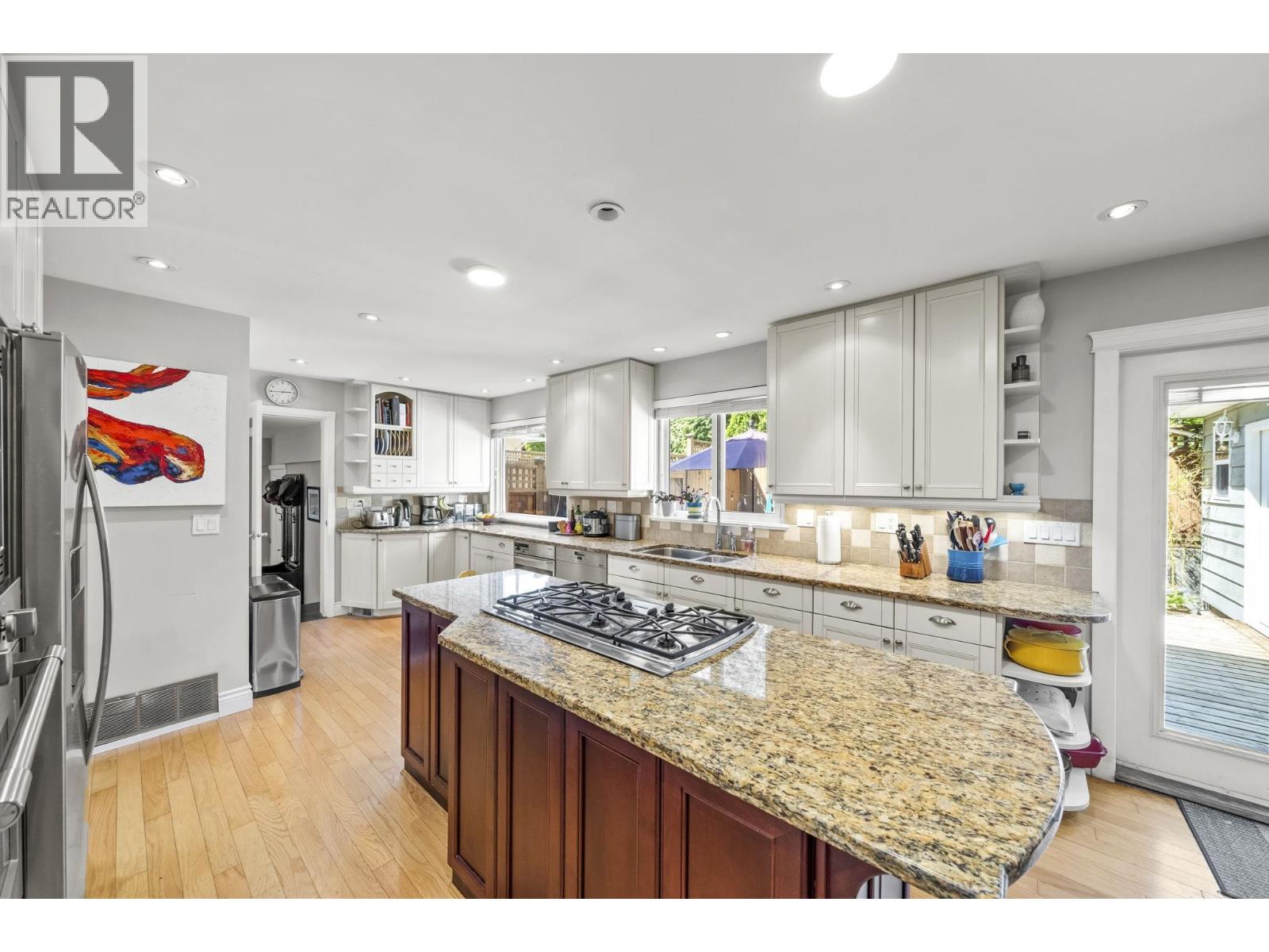230 W 22nd Street, North Vancouver, British Columbia  V7M 2A1 - Photo 10 - R3127576