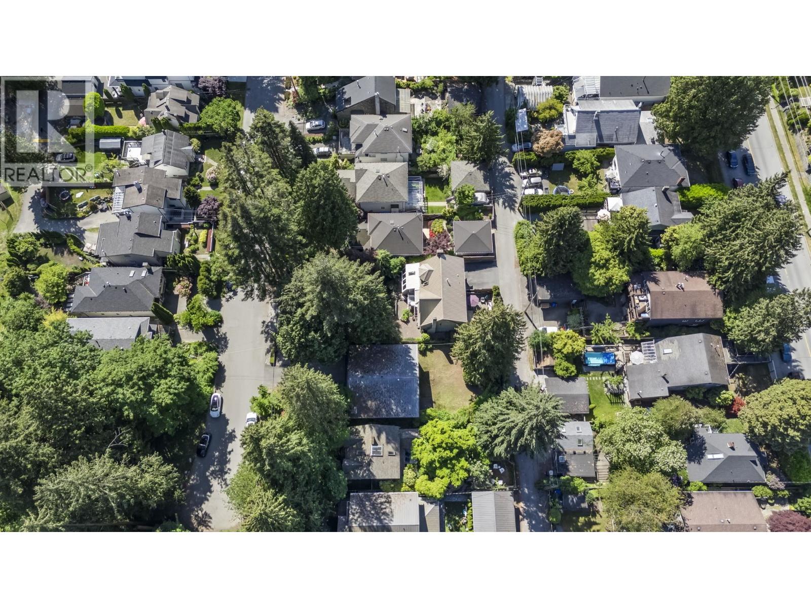 230 W 22nd Street, North Vancouver, British Columbia  V7M 2A1 - Photo 35 - R3127576