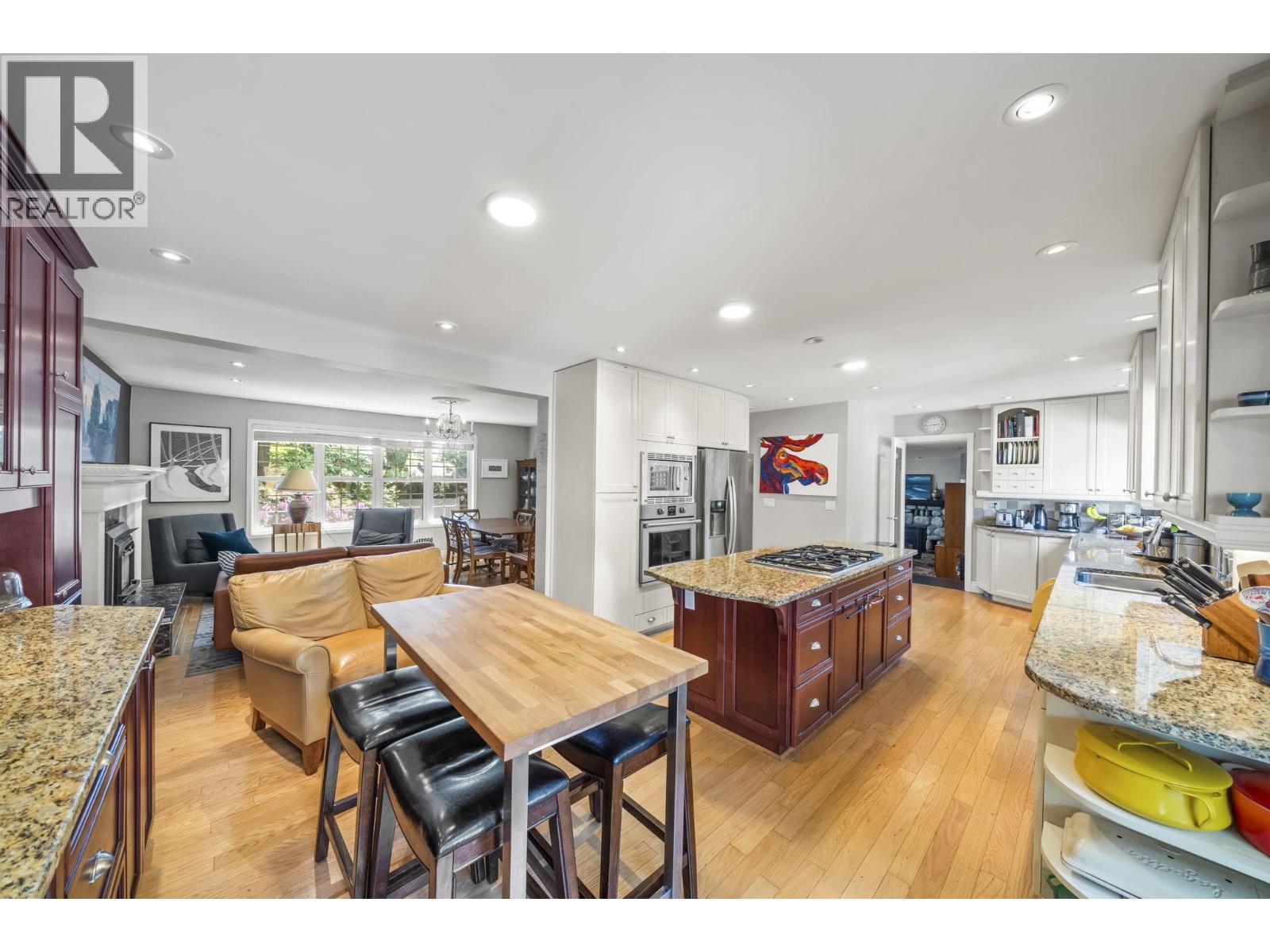 230 W 22nd Street, North Vancouver, British Columbia  V7M 2A1 - Photo 9 - R3127576