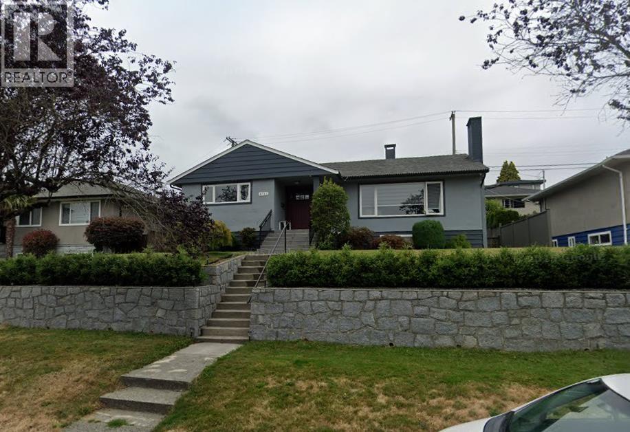 4711 Ridgelawn Drive, Burnaby, British Columbia  V5C 3Y1 - Photo 1 - R3127609