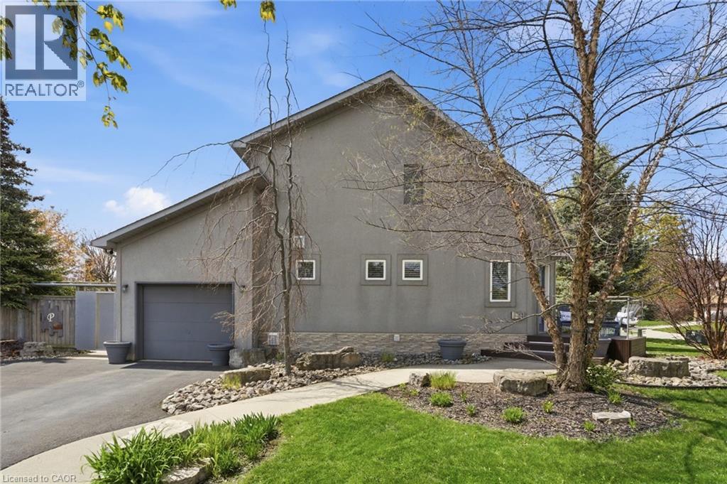 10 Rockhaven Lane, Waterdown, Ontario  L8B 0H7 - Photo 1 - 40829235