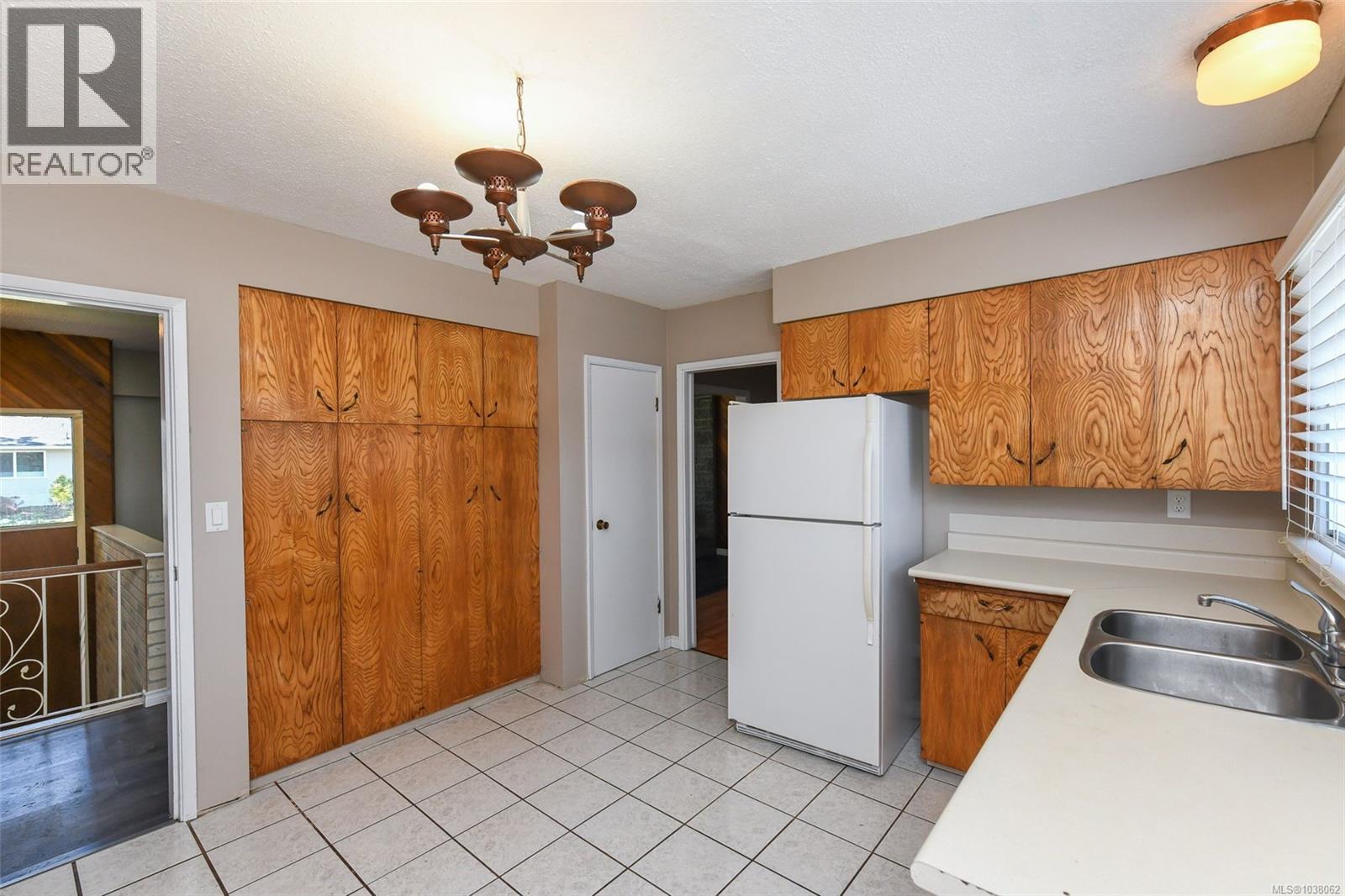 2029 Cedar Cres, Courtenay, British Columbia  V9N 3B8 - Photo 7 - 1038062