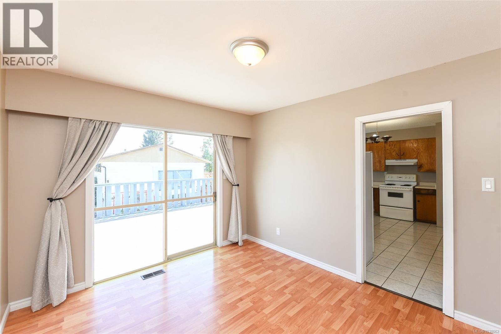 2029 Cedar Cres, Courtenay, British Columbia  V9N 3B8 - Photo 6 - 1038062