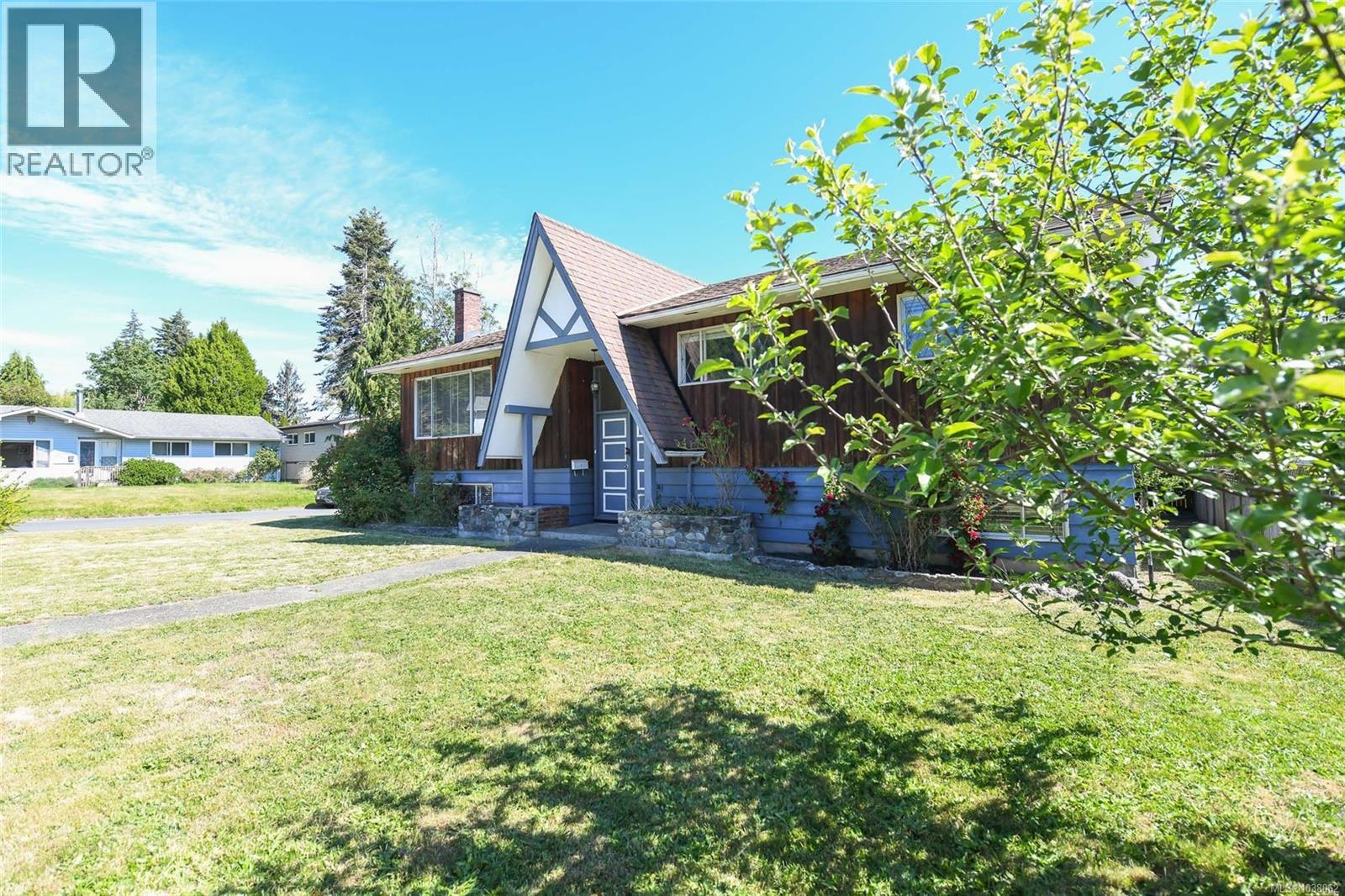 2029 Cedar Cres, Courtenay, British Columbia  V9N 3B8 - Photo 2 - 1038062