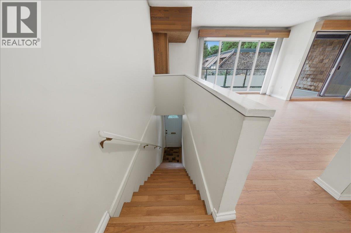 9932 Millburn Court, Burnaby, British Columbia V3N 4M8 - Photo 4 - R3127583