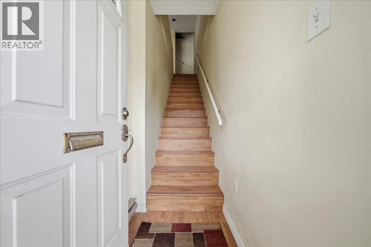 9932 Millburn Court, Burnaby, British Columbia V3N 4M8 - Photo 3 - R3127583