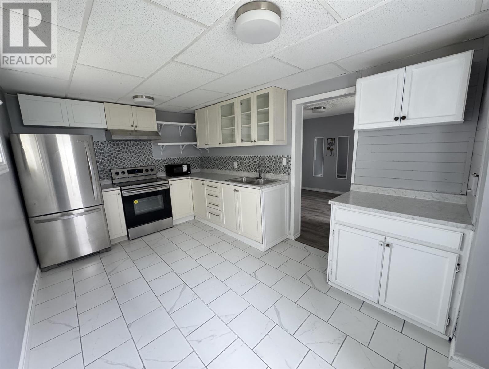 122 Grosvenor Ave, Sault Ste. Marie, Ontario P6B 2M1 - Photo 2 - SM261170