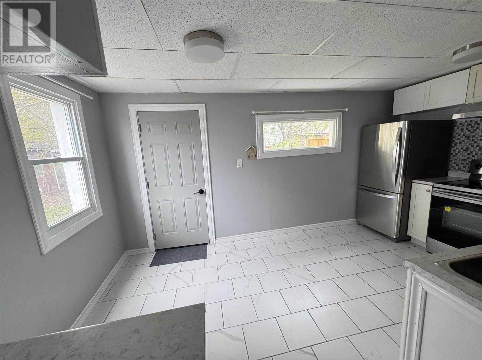 122 Grosvenor Ave, Sault Ste. Marie, Ontario P6B 2M1 - Photo 3 - SM261170