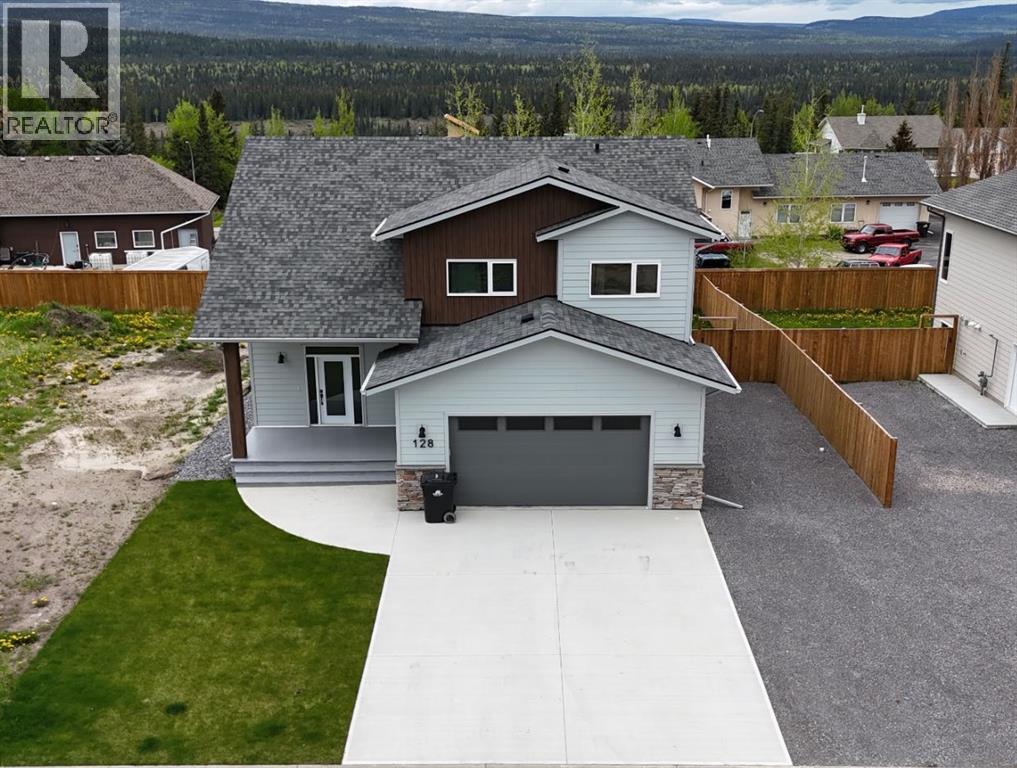 128 Trestle Place, Hinton, Alberta  T7V 0B8 - Photo 1 - A2202875