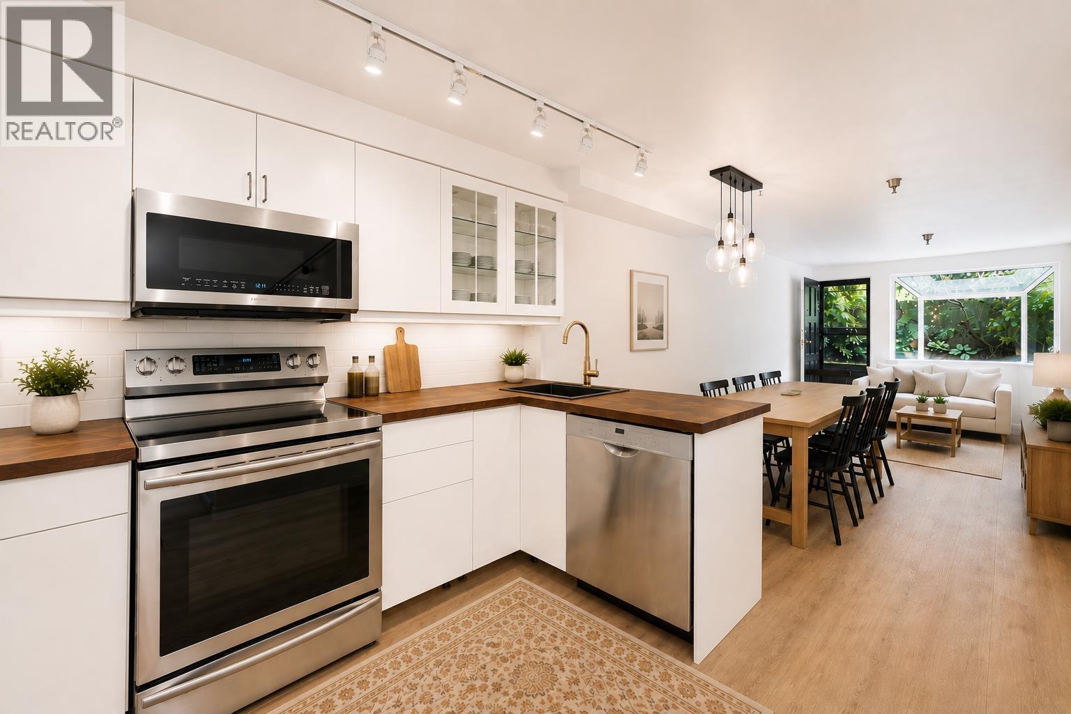 112 1363 Clyde Avenue, West Vancouver, British Columbia  V7T 2W9 - Photo 1 - R3127439