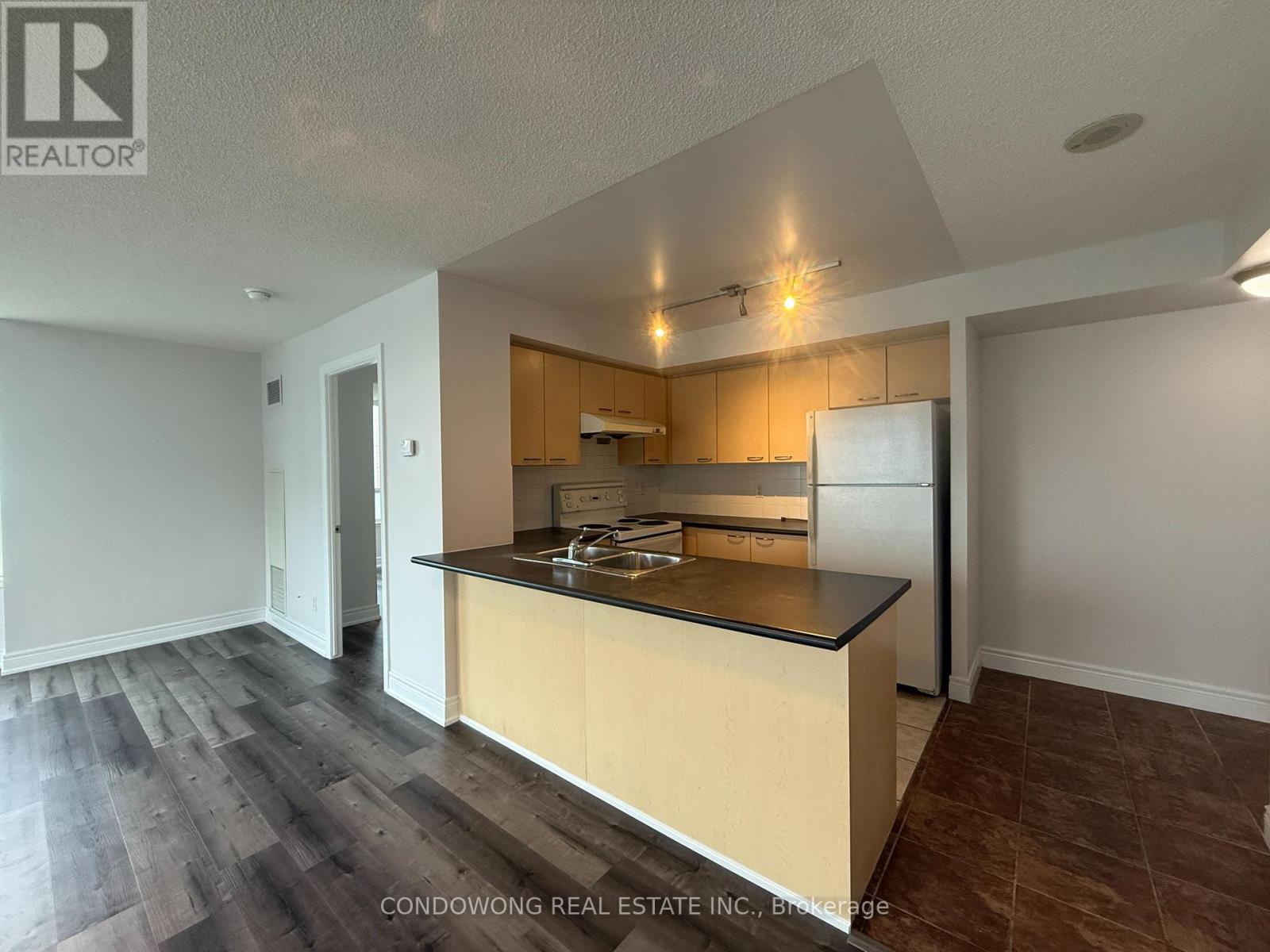 918 - 48 Suncrest Boulevard, Markham, Ontario  L3T 7Y5 - Photo 2 - N13171798