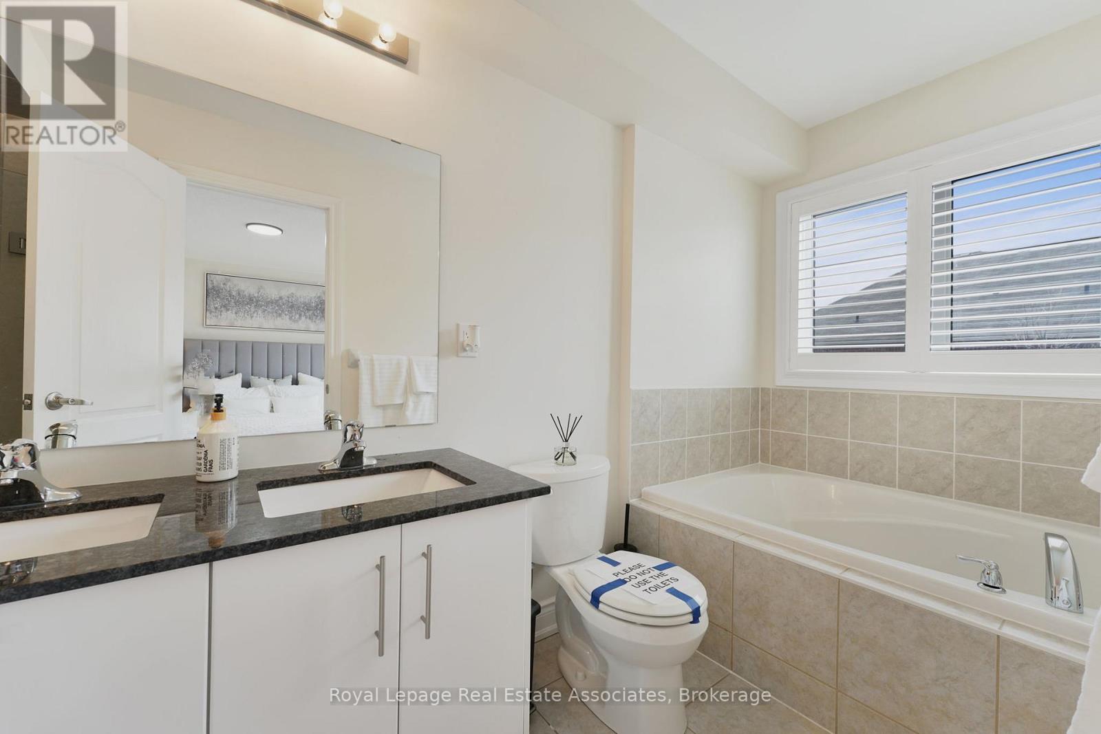 41 Mazarine Lane, Richmond Hill, Ontario  L4S 0G2 - Photo 34 - N13171854