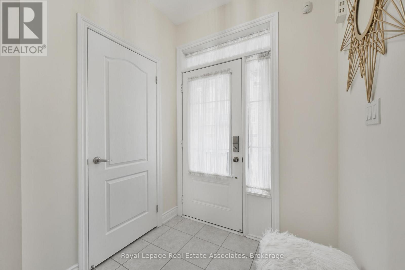 41 Mazarine Lane, Richmond Hill, Ontario  L4S 0G2 - Photo 5 - N13171854