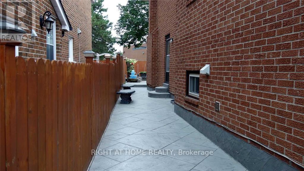 170 Glen Shields Avenue, Vaughan, Ontario  L4K 1E6 - Photo 4 - N13171874