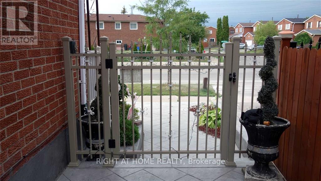 170 Glen Shields Avenue, Vaughan, Ontario  L4K 1E6 - Photo 5 - N13171874