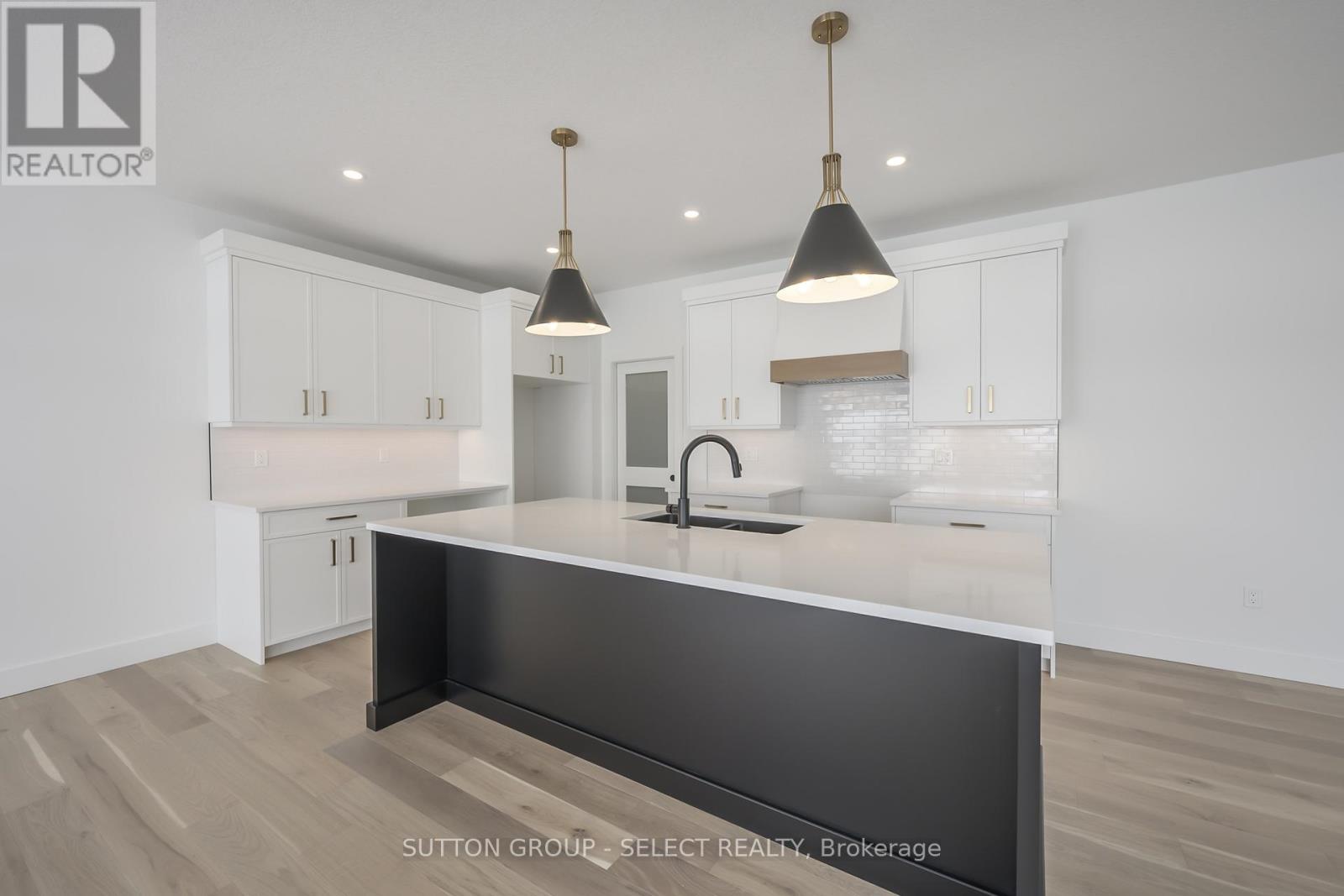 1898 Fountain Grass Drive, London South, Ontario  N6K 0M2 - Photo 9 - X12737996