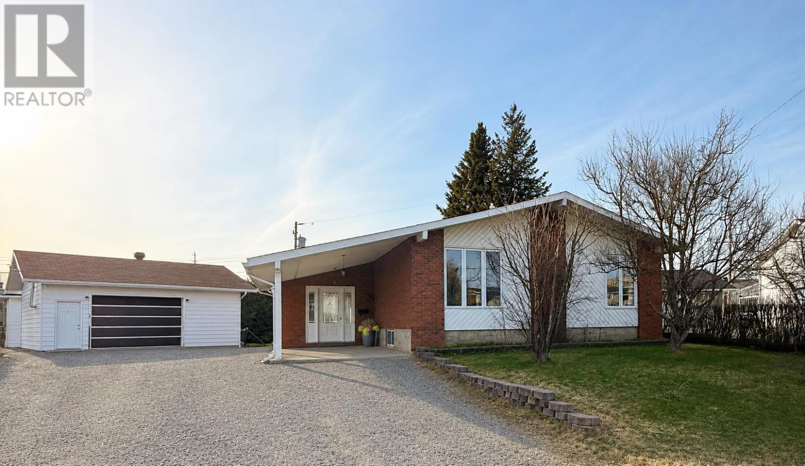 110 Court St, Longlac, Ontario  P0T 2A0 - Photo 1 - TB2601186