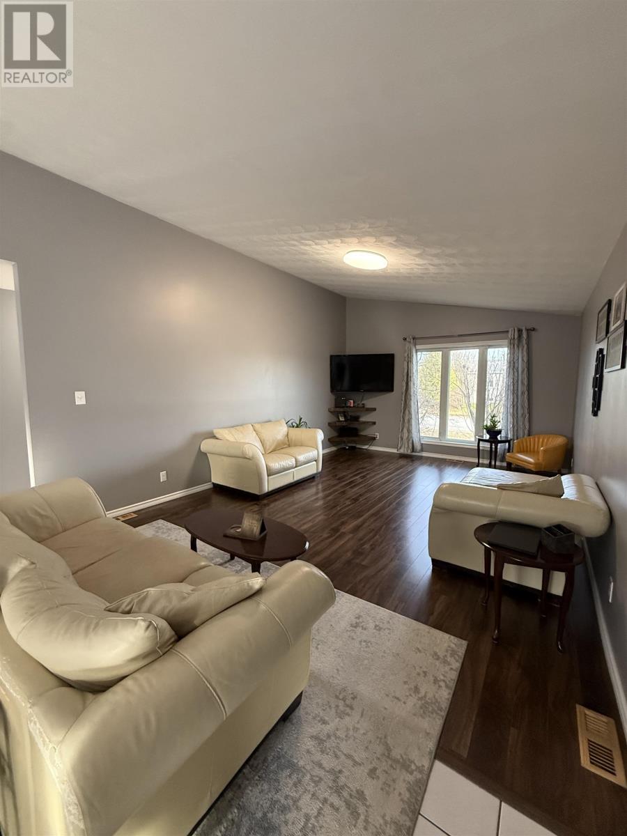 110 Court St, Longlac, Ontario  P0T 2A0 - Photo 12 - TB2601186