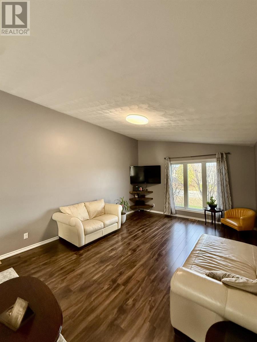 110 Court St, Longlac, Ontario  P0T 2A0 - Photo 11 - TB2601186