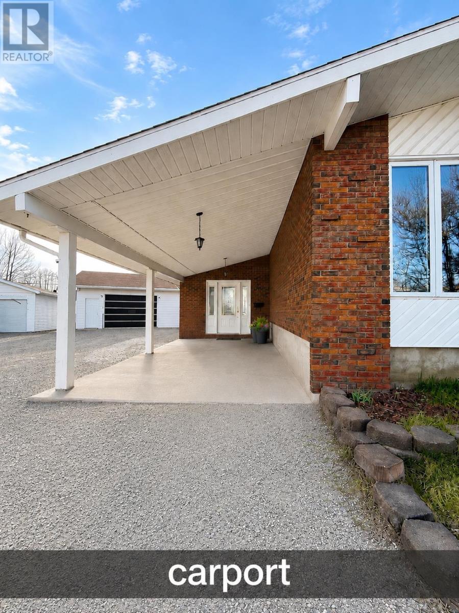 110 Court St, Longlac, Ontario  P0T 2A0 - Photo 2 - TB2601186