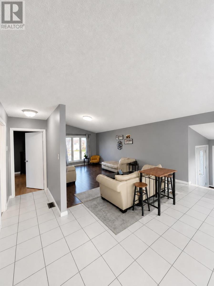 110 Court St, Longlac, Ontario  P0T 2A0 - Photo 9 - TB2601186