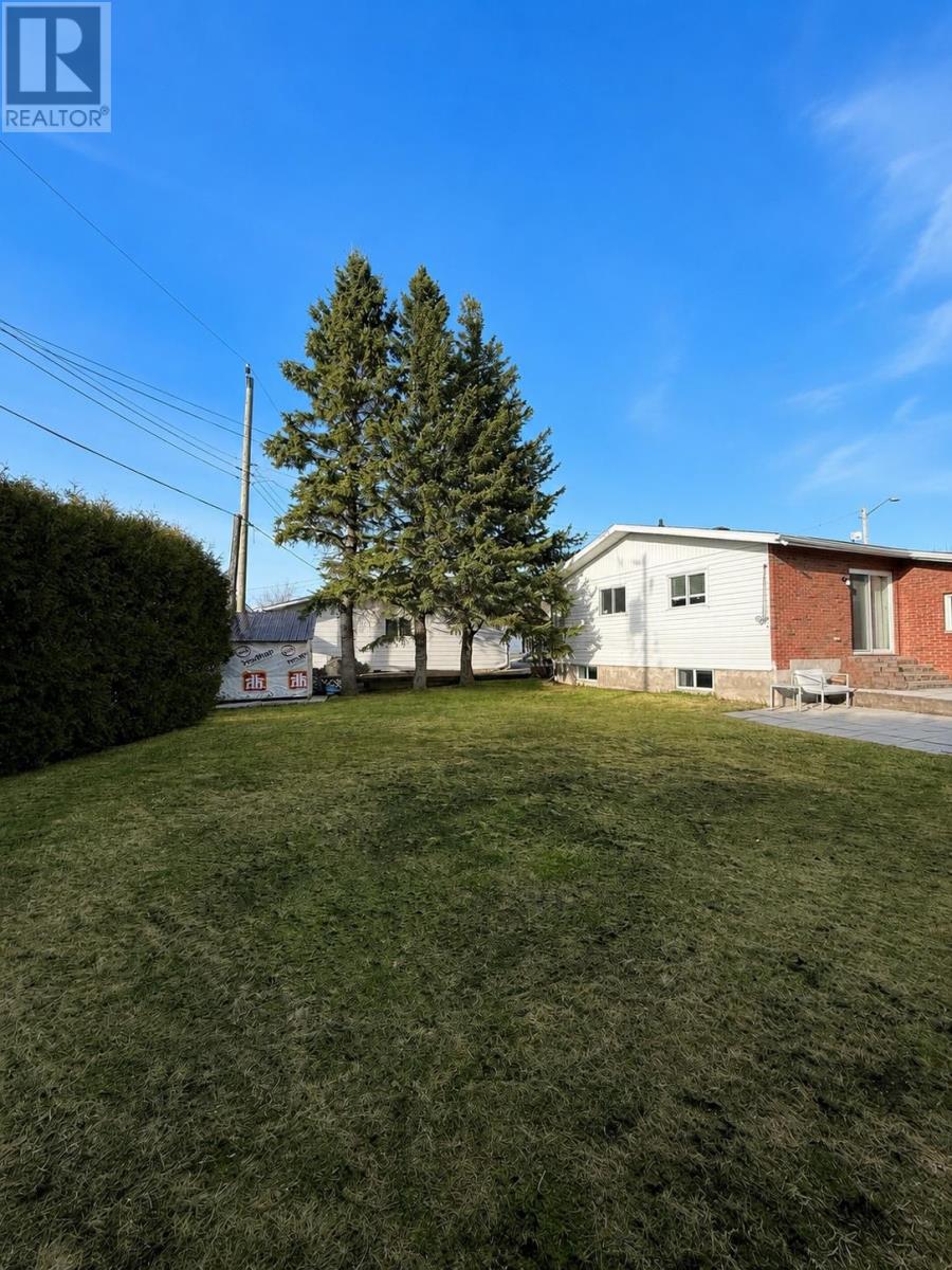 110 Court St, Longlac, Ontario  P0T 2A0 - Photo 5 - TB2601186
