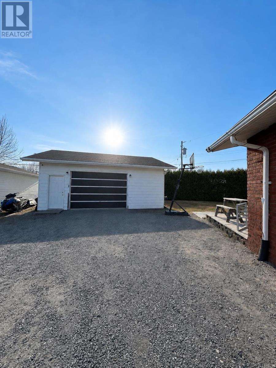 110 Court St, Longlac, Ontario  P0T 2A0 - Photo 3 - TB2601186