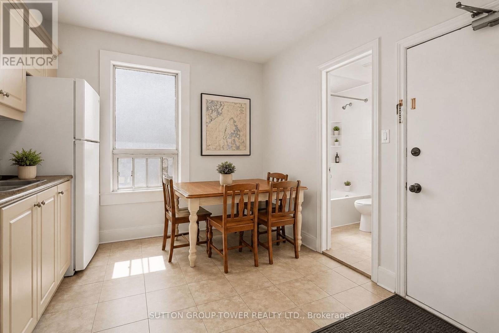 560 Indian Grove, Toronto, Ontario  M6P 2J4 - Photo 6 - W13171844