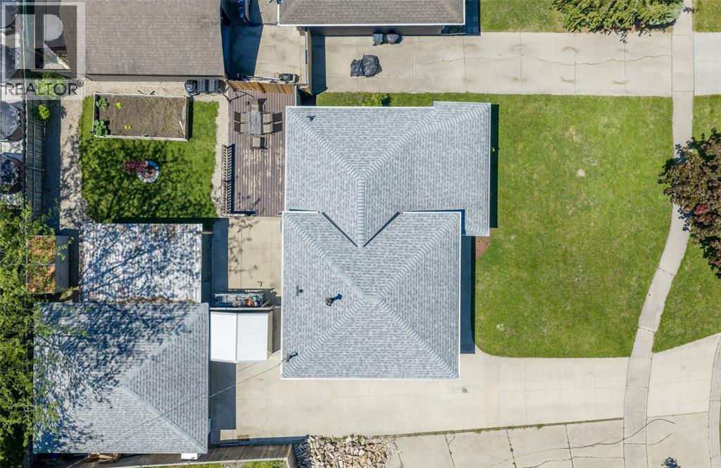 1081 Laurier Crescent, Sarnia photo 3
