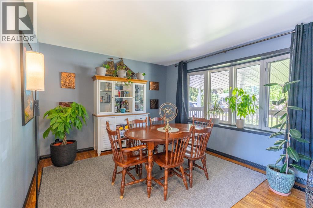 1081 Laurier Crescent, Sarnia photo 5
