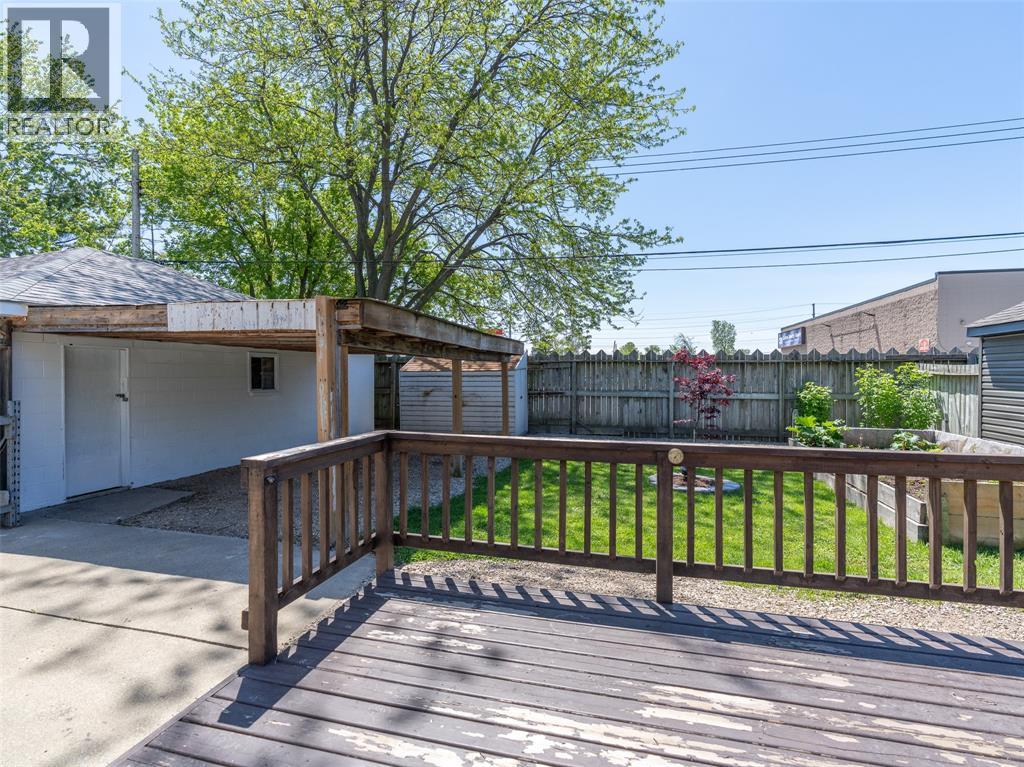 1081 Laurier Crescent, Sarnia photo 11