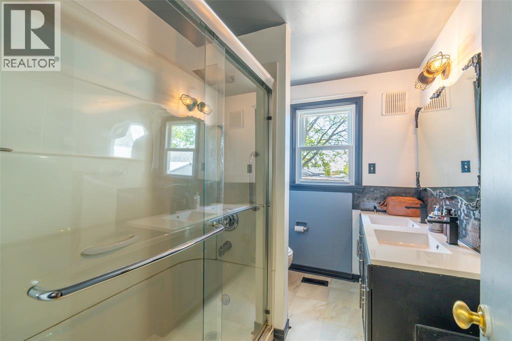 1081 Laurier Crescent, Sarnia photo 7