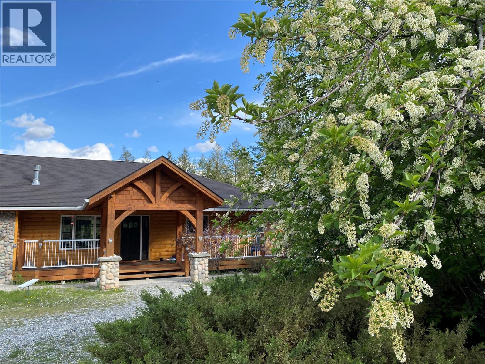 630 Green Road, Canal Flats, British Columbia  V0B 1B0 - Photo 2 - 10386664