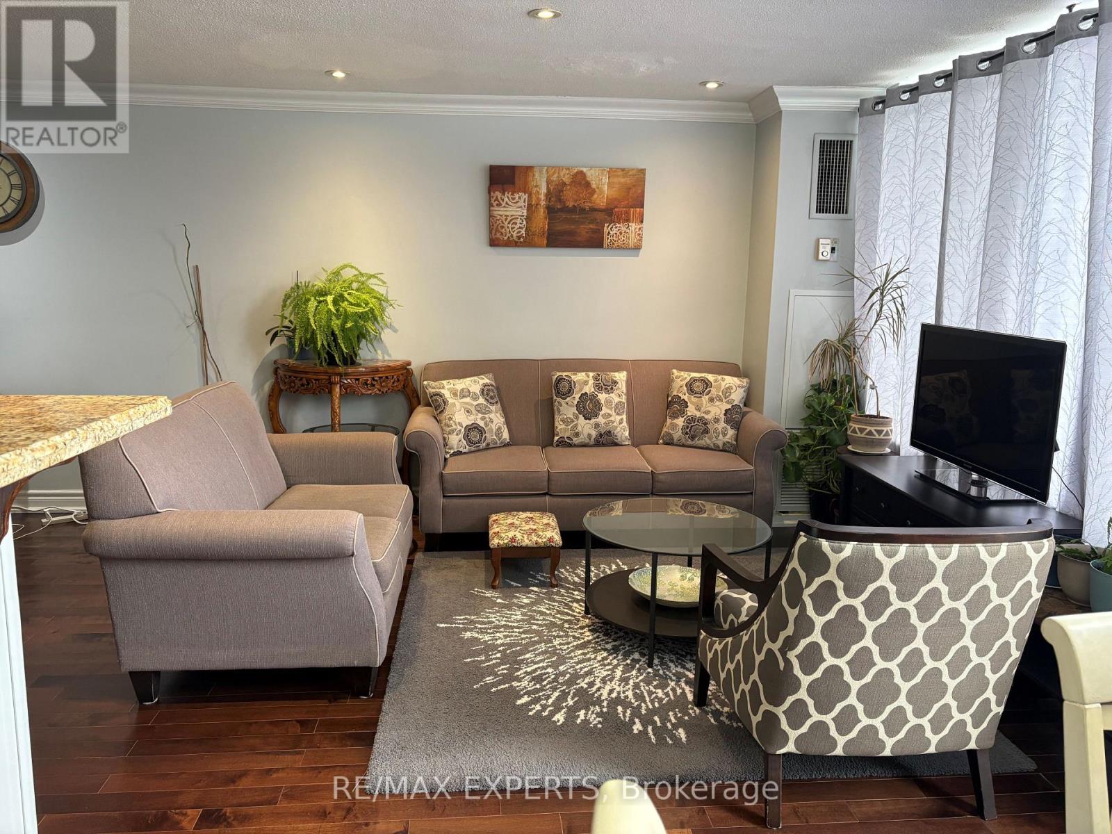 Ph15 - 11 Wincott Drive, Toronto, Ontario  M9R 2R9 - Photo 5 - W12937716