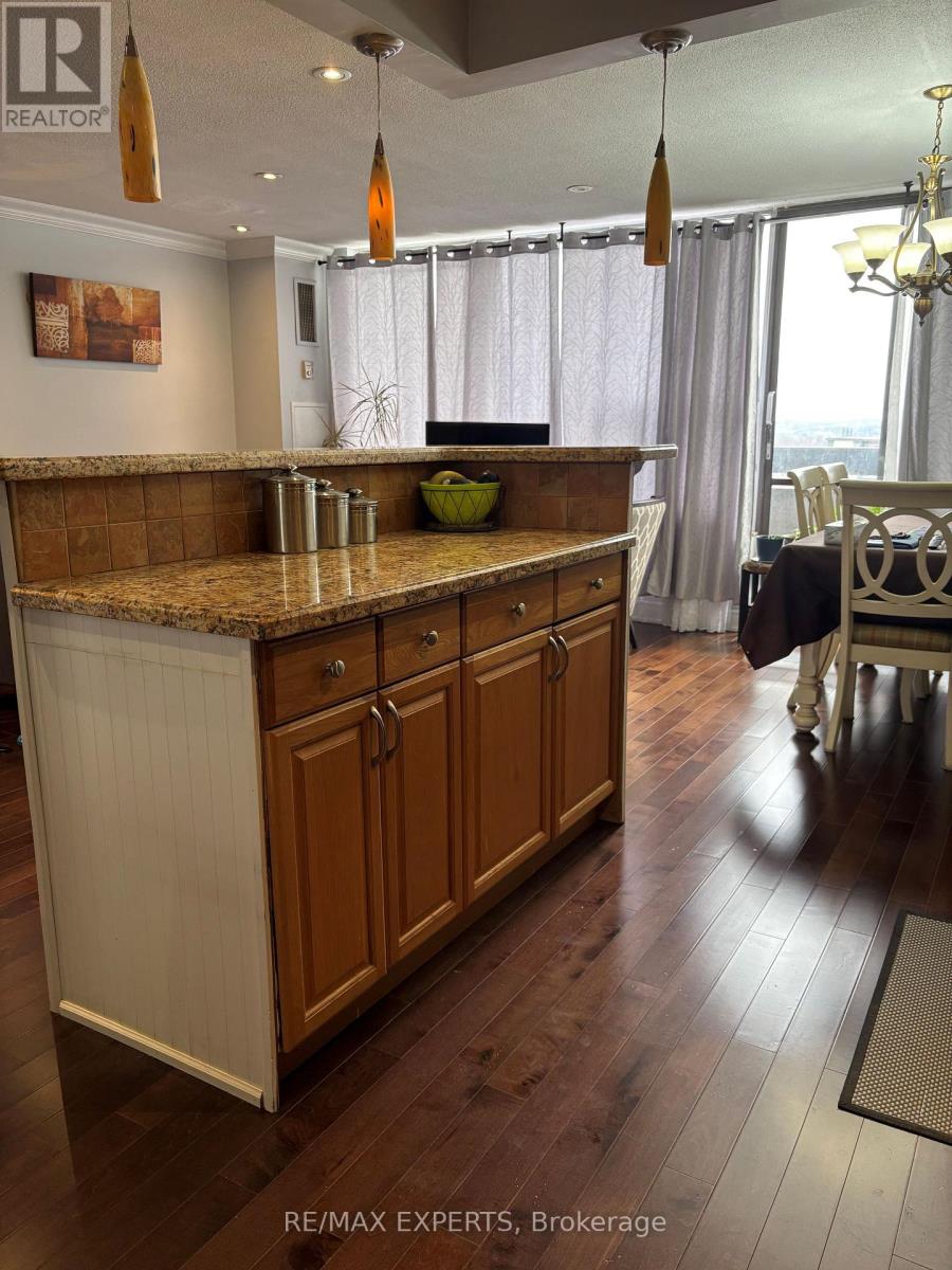 Ph15 - 11 Wincott Drive, Toronto, Ontario  M9R 2R9 - Photo 2 - W12937716