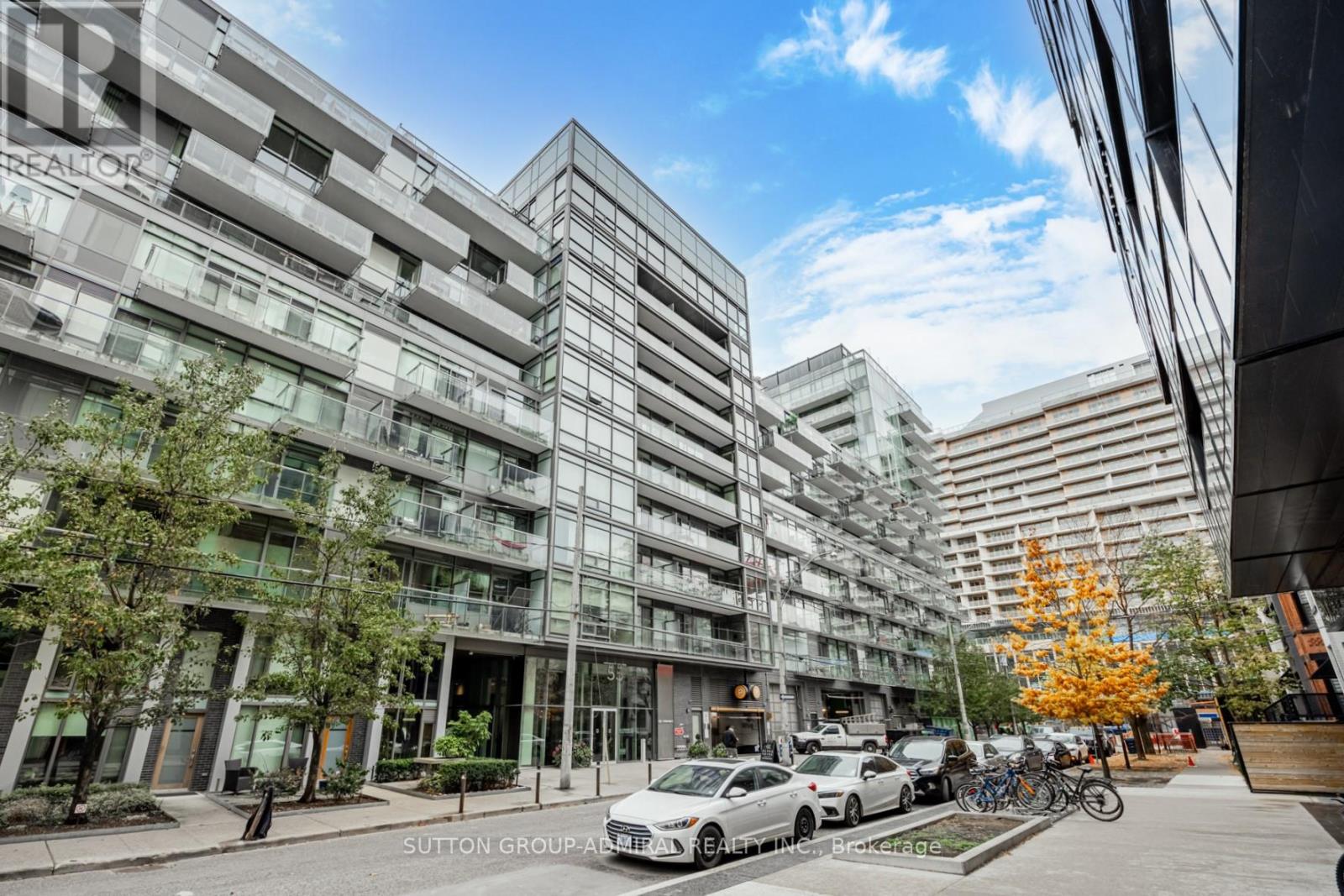 <div class="slider-price">$1,299,000</div><p>907 - 55 Stewart Street S, Toronto, Ontario</p>