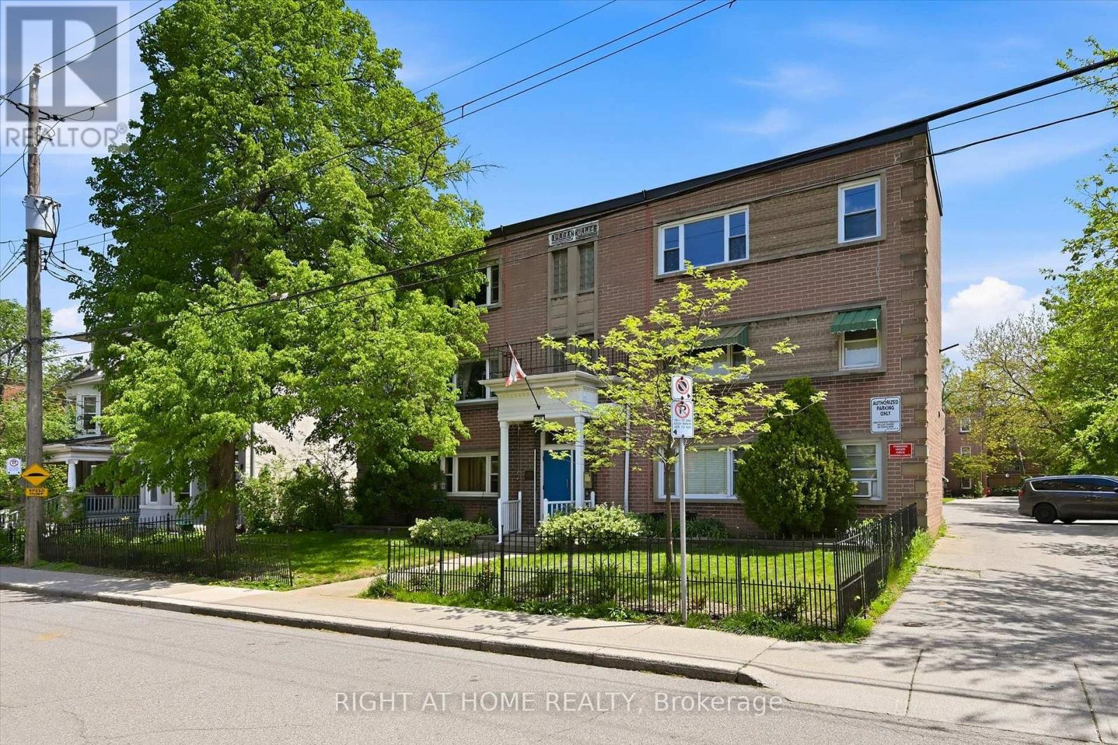 28 - 137 Emerald Street S, Hamilton, Ontario  L8N 2V4 - Photo 2 - X13171786