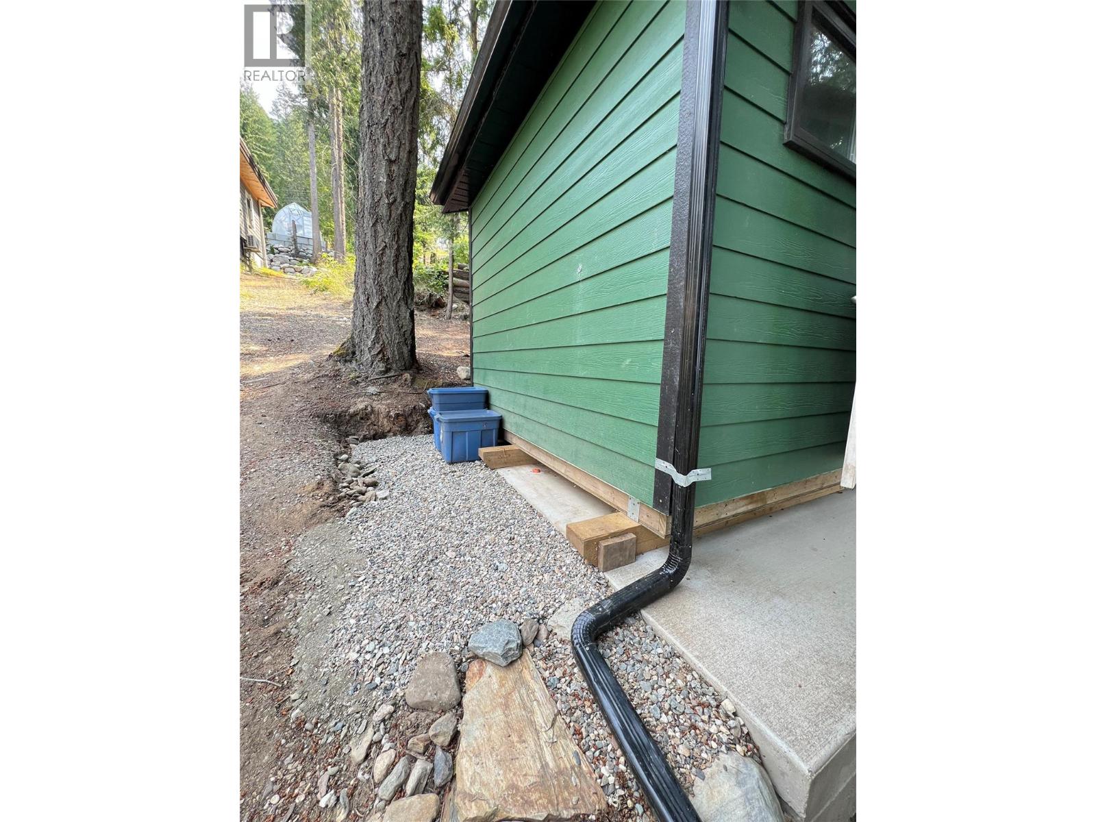 13679 Larch Road, Gray Creek, British Columbia  V0B 1S0 - Photo 9 - 10387057